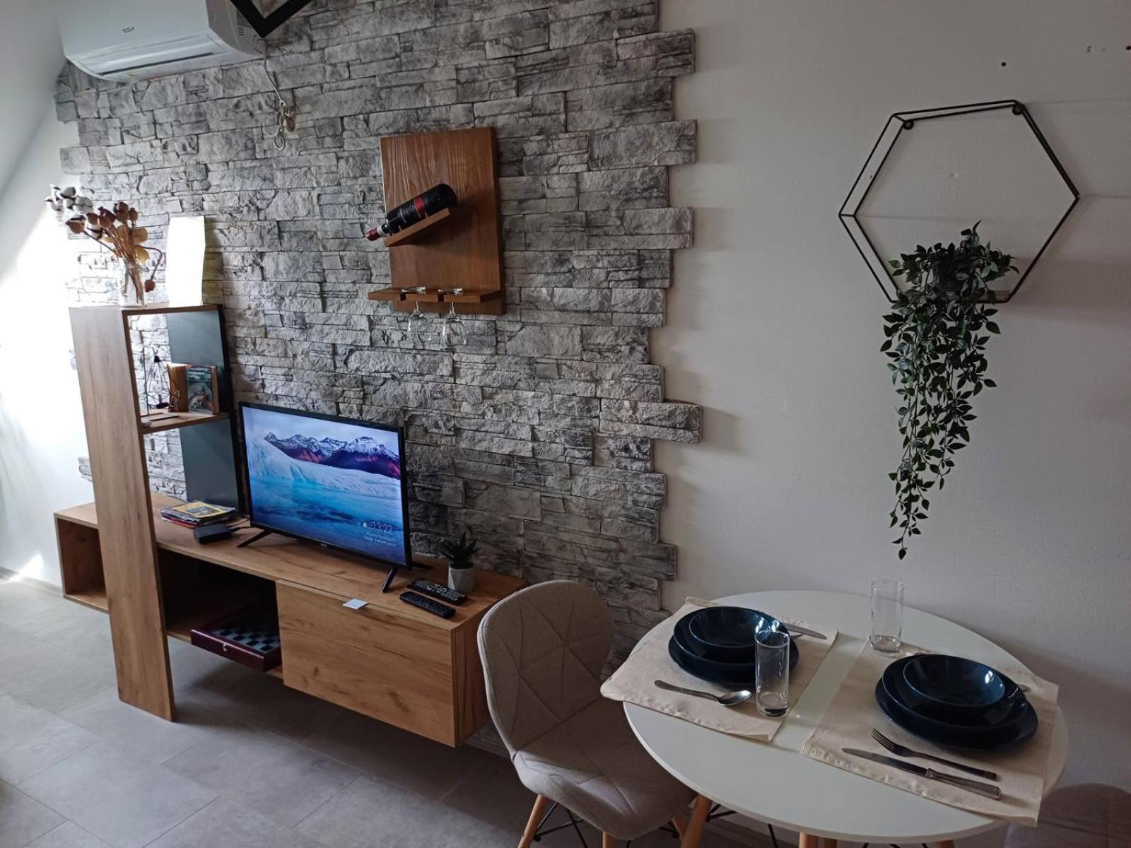Apartment Centrum - Free Private Parking Нови Сад Екстериор снимка